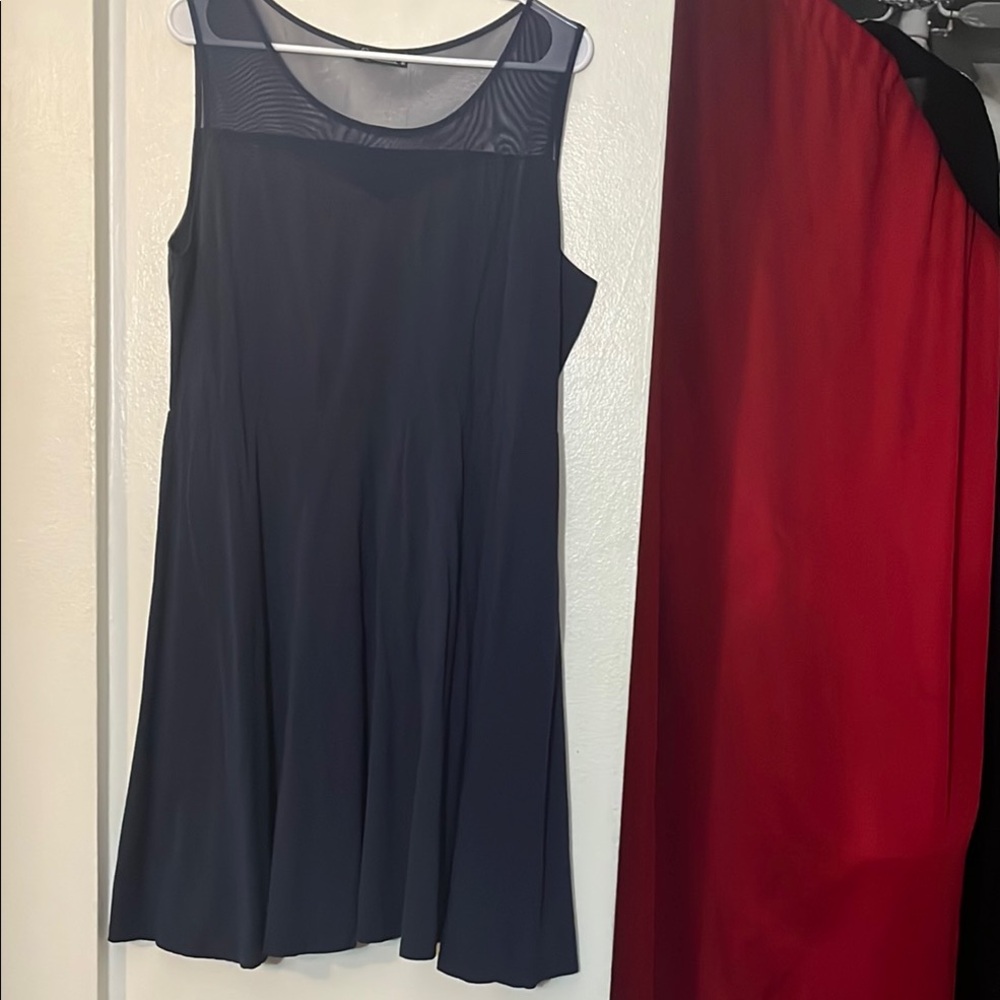 Given to Buyer: Elegant Black Midi Dress